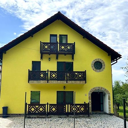 Yellow House ブラン エクステリア 写真