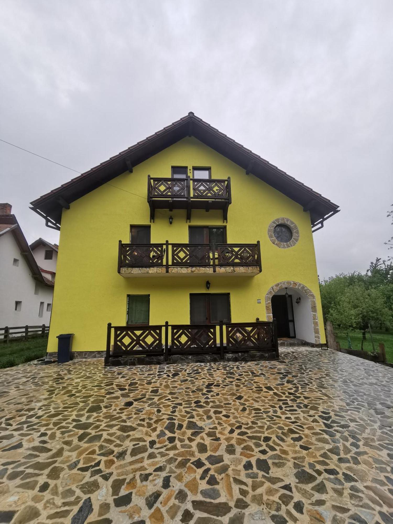 Yellow House ブラン エクステリア 写真