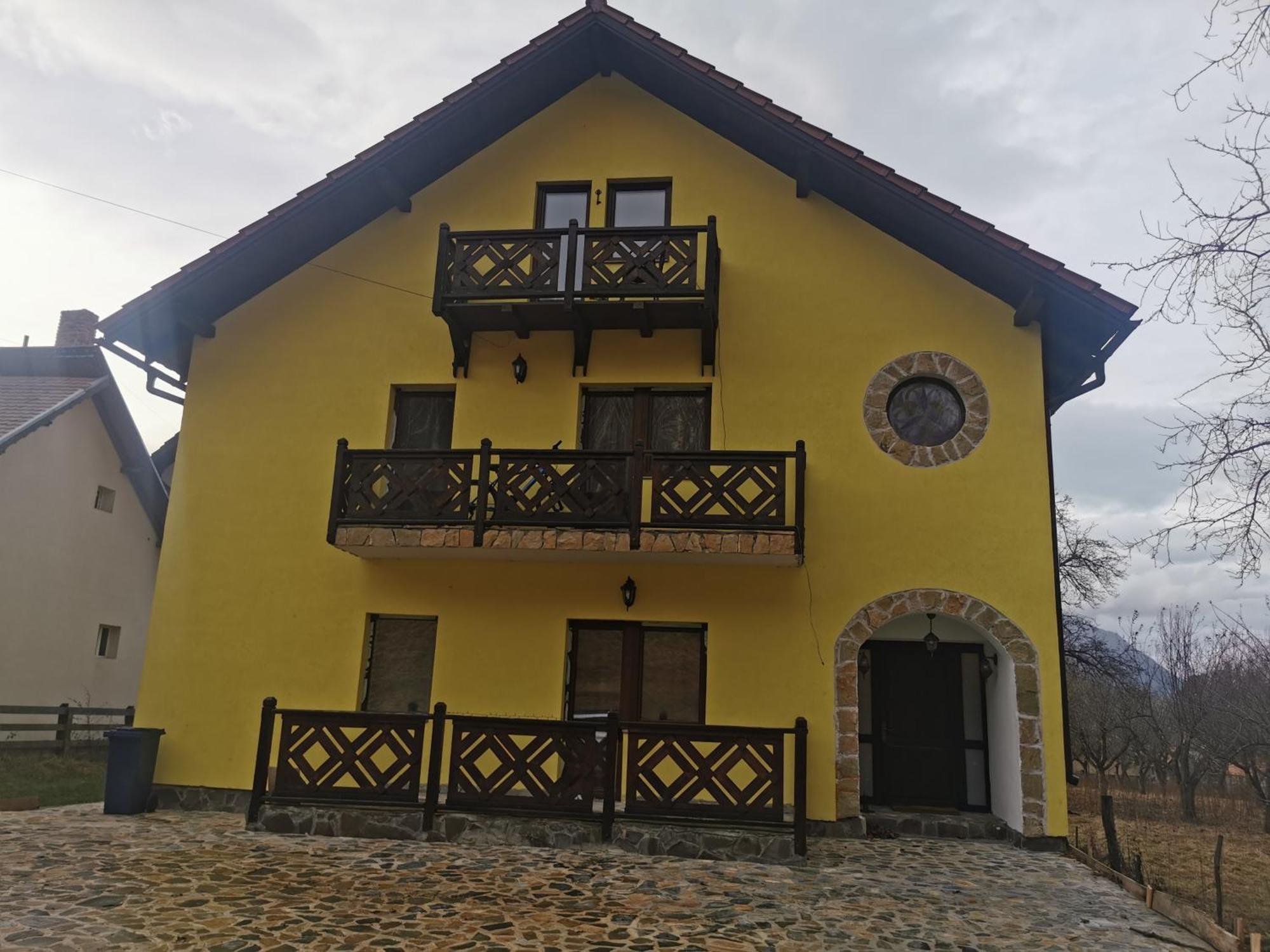 Yellow House ブラン エクステリア 写真