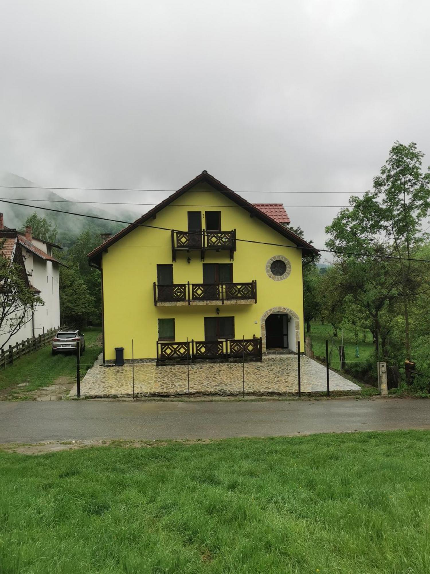 Yellow House ブラン エクステリア 写真