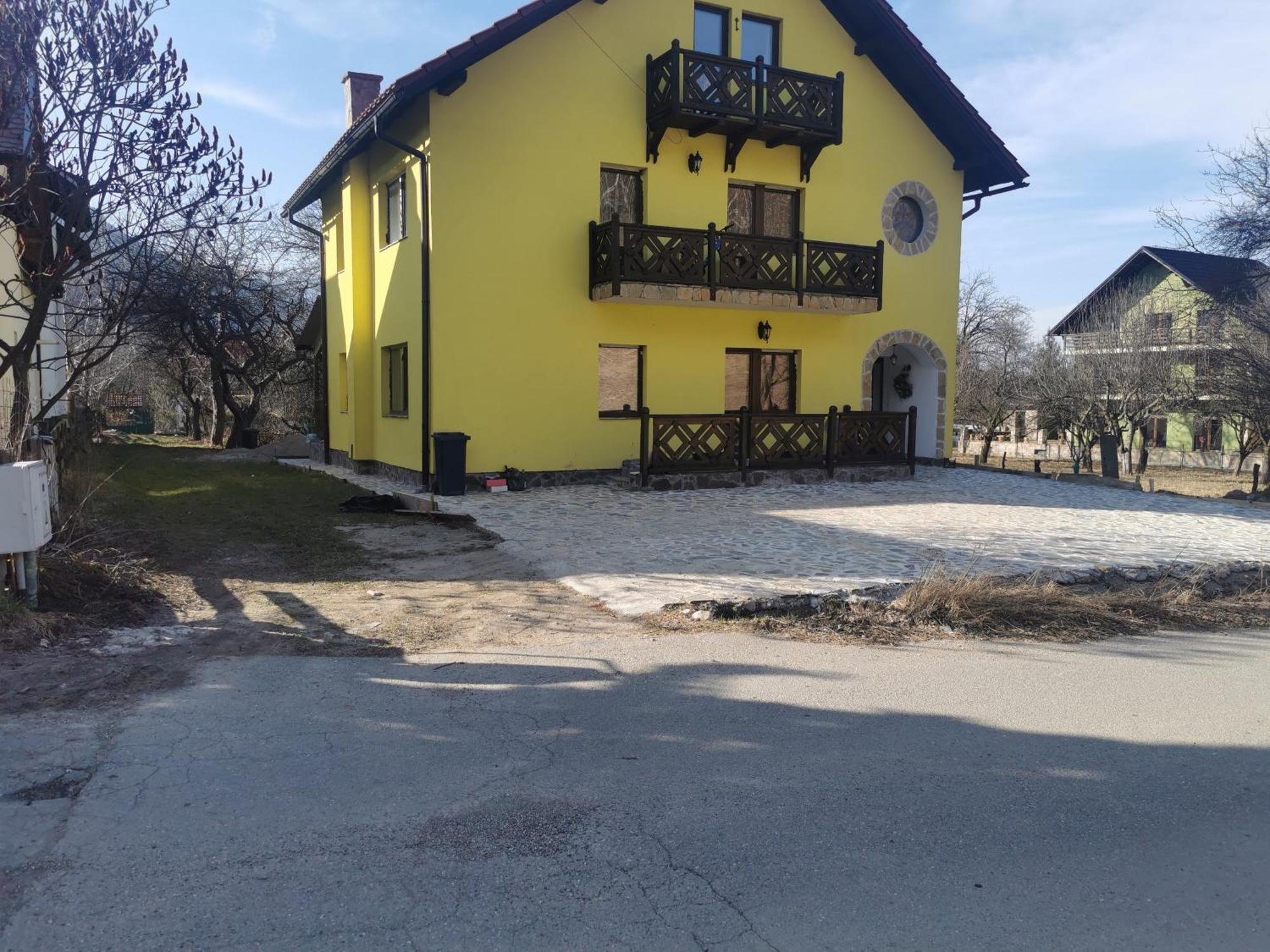 Yellow House ブラン エクステリア 写真