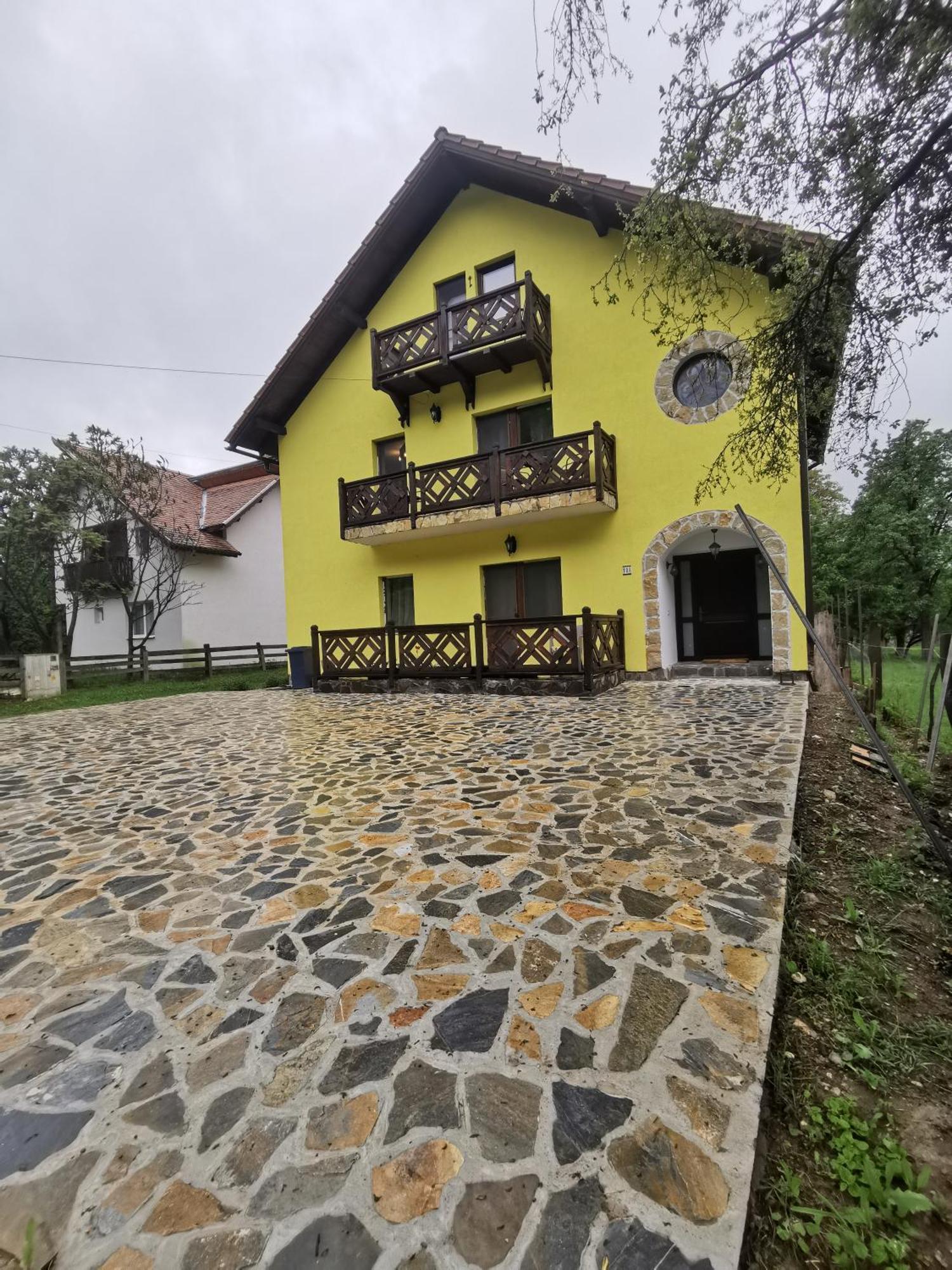 Yellow House ブラン エクステリア 写真